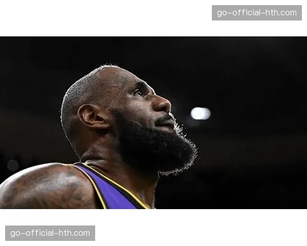 官方：湖人队詹姆斯因左脚踝腓骨肌腱炎将至少缺席两周