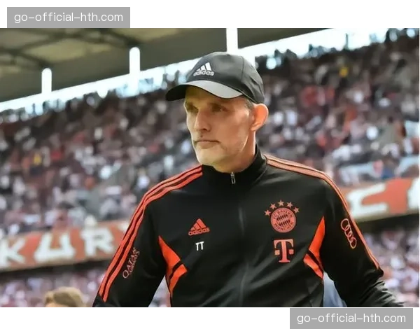 更衣室一幕:基米希在白板上向年轻队友讲解区域协同与个人盯人的转换时机 更衣室一幕:基米希在白板上向年轻队友讲解区域协同与个人盯人的转换时机