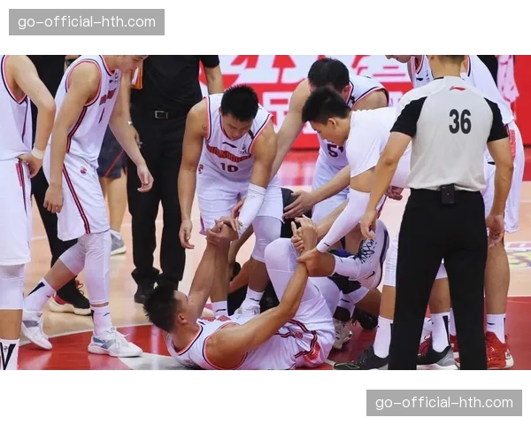 深度调查:赛程密集是否导致本赛季季后赛球星膝盖伤病频发? 深度调查:赛程密集是否导致本赛季季后赛球星膝盖伤病频发?